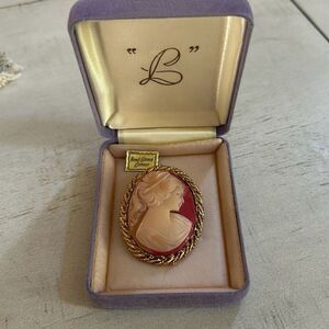 Vintage Hand Carved Cameo Brooch
